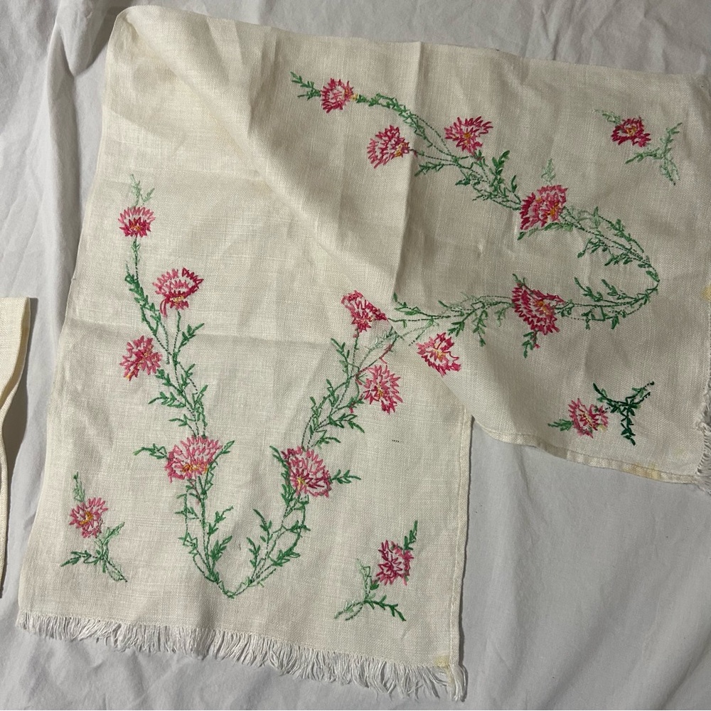 Vintage Linen table/dresser scarf & tea towel - Picture 4 of 4